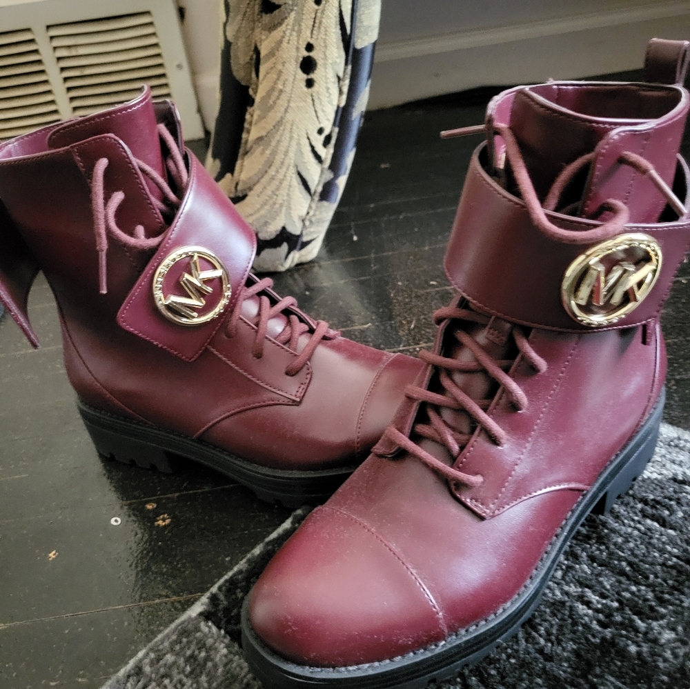 Micheal Kors Boots